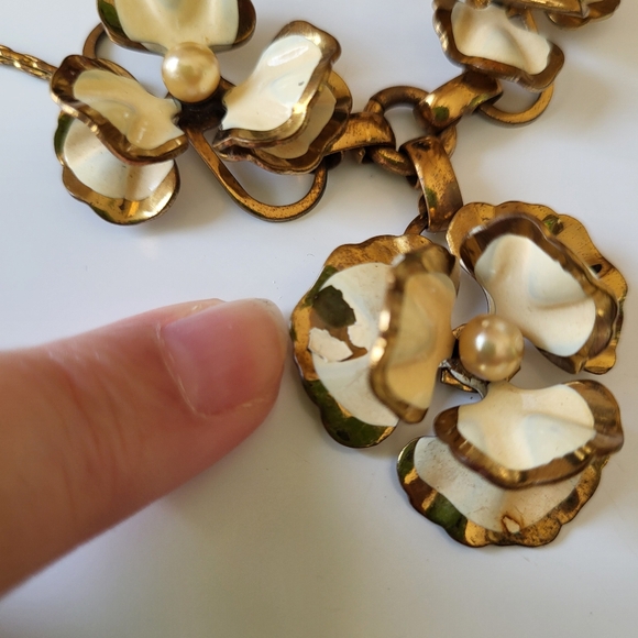 Vintage Brass Tone Floral Necklace with Creme Enameling and Faux Pearls - Picture 11 of 16